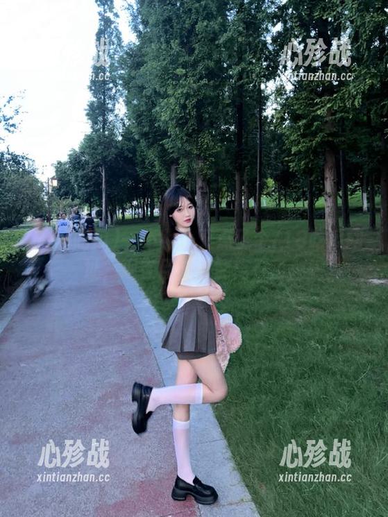 一不小心又点了个718吃瓜网址，现在目光不能离开了…