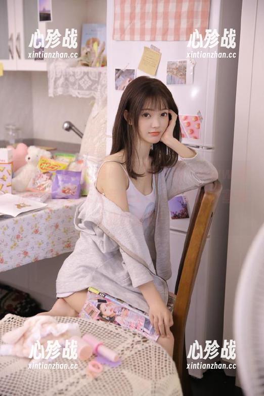 呜呜呜，我下载“www.吃瓜”后再也无法专心工作，八卦瓜子塞满了我的脑袋！