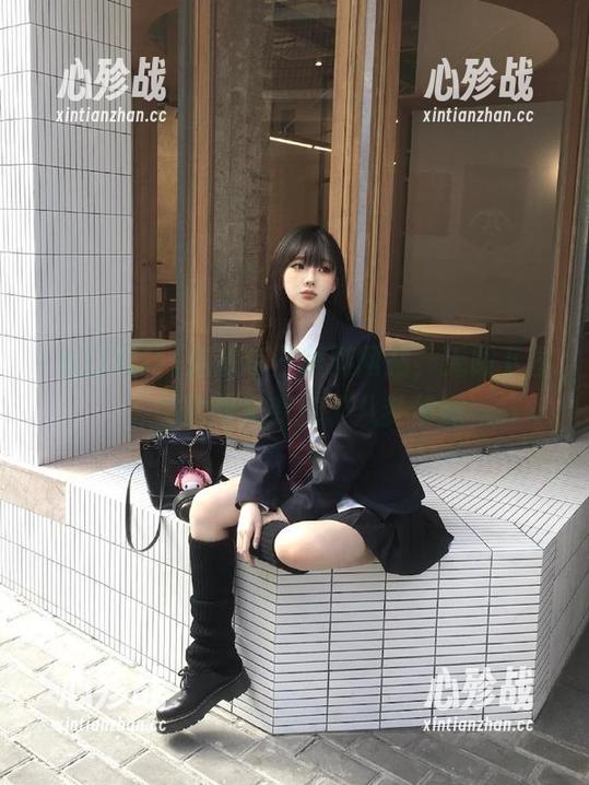 走进每日黑料网站，无限下拉，感觉我又变成了八卦侦探