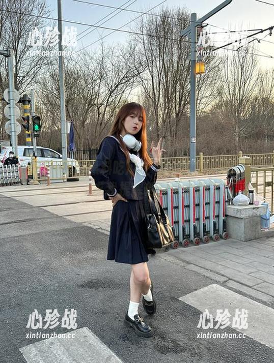黑料吃瓜在线：突发！有人在线求助，求我提醒他别再追剧了！