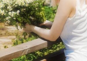别问我在干嘛，黑料社链接依旧，没时间亲吻床单