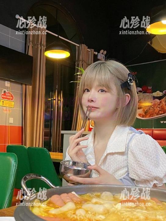 在黑料社苹果版里，随时随地围着瓜噗的一声，你懂的！